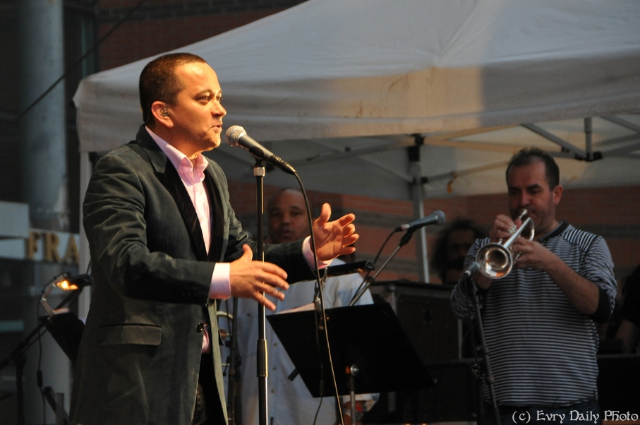 Evry Daily Photo - Fete de la Musique Evry 2010 - Yuri Buenaventura - large - 4735413080.jpg
